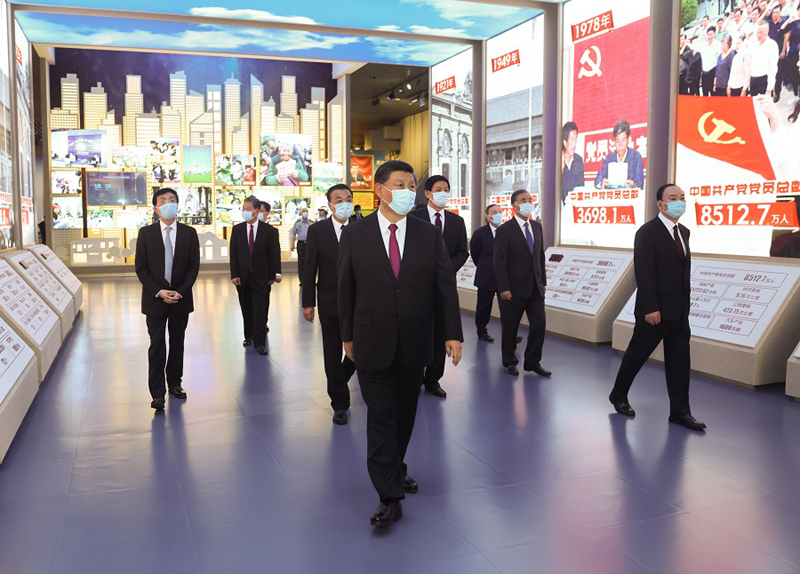 习近平等党和国家领导人参观“‘不忘初心、牢记使命’中国共产党历史展览”(图1)