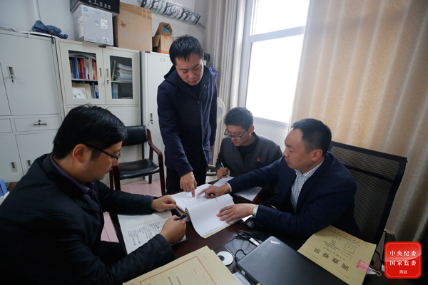 攥紧拳头“打伞破网”(图1)