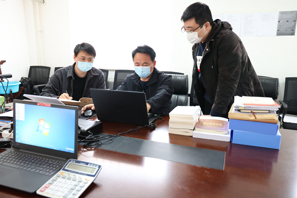 用心钥打开心锁(图1)