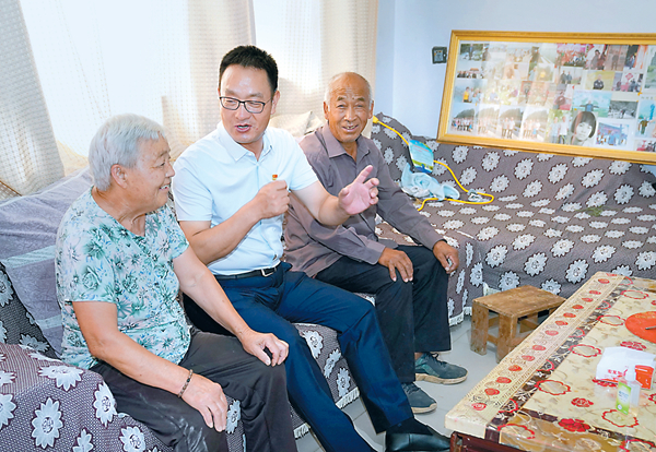 裴春亮:为群众当好领头羊、做好服务生(图1) 裴春亮:为群众当好领头羊、做好服务生(图1)