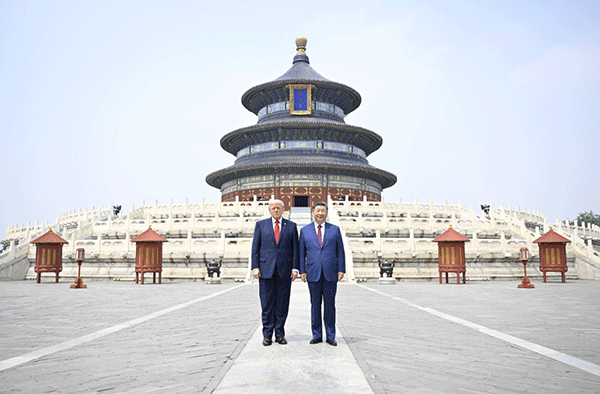 习近平同美国总统特朗普参观天坛(图1)